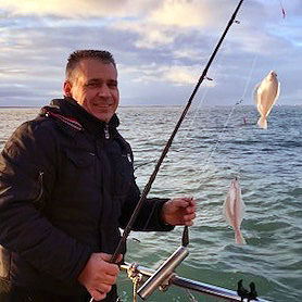 ankervissen zeeland trip man met vangst ankervissen zeeland trip man met vangst