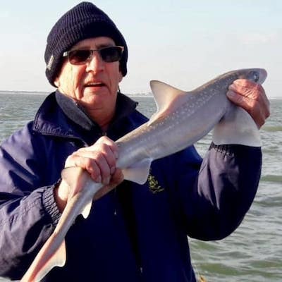 dagje-zeevissen-op-de-Noordzee-met-haai-als-vangst